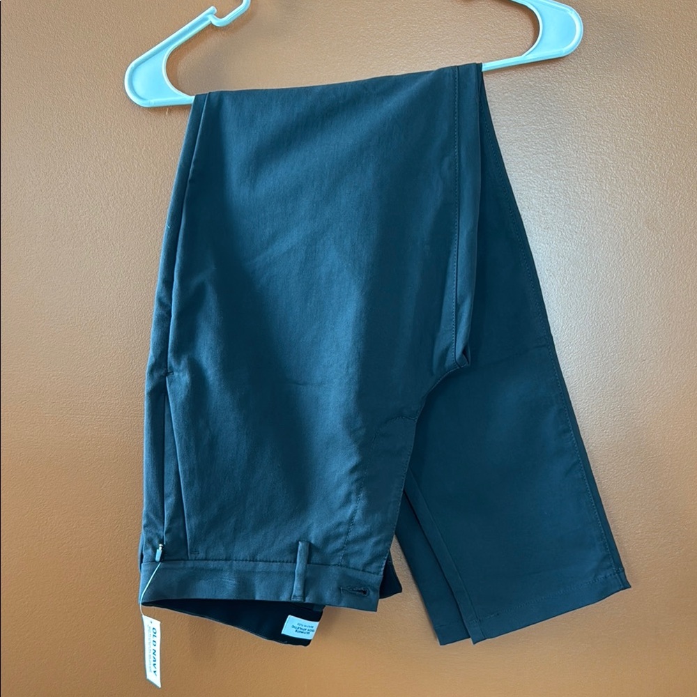 Old Navy Ultimate Slim Tech Athletic Built-in Flex pants Sz 32 x 32
